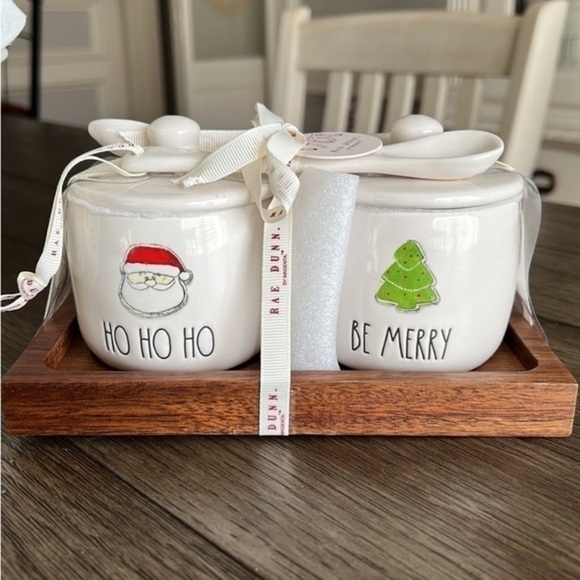 HO HO‎ HO